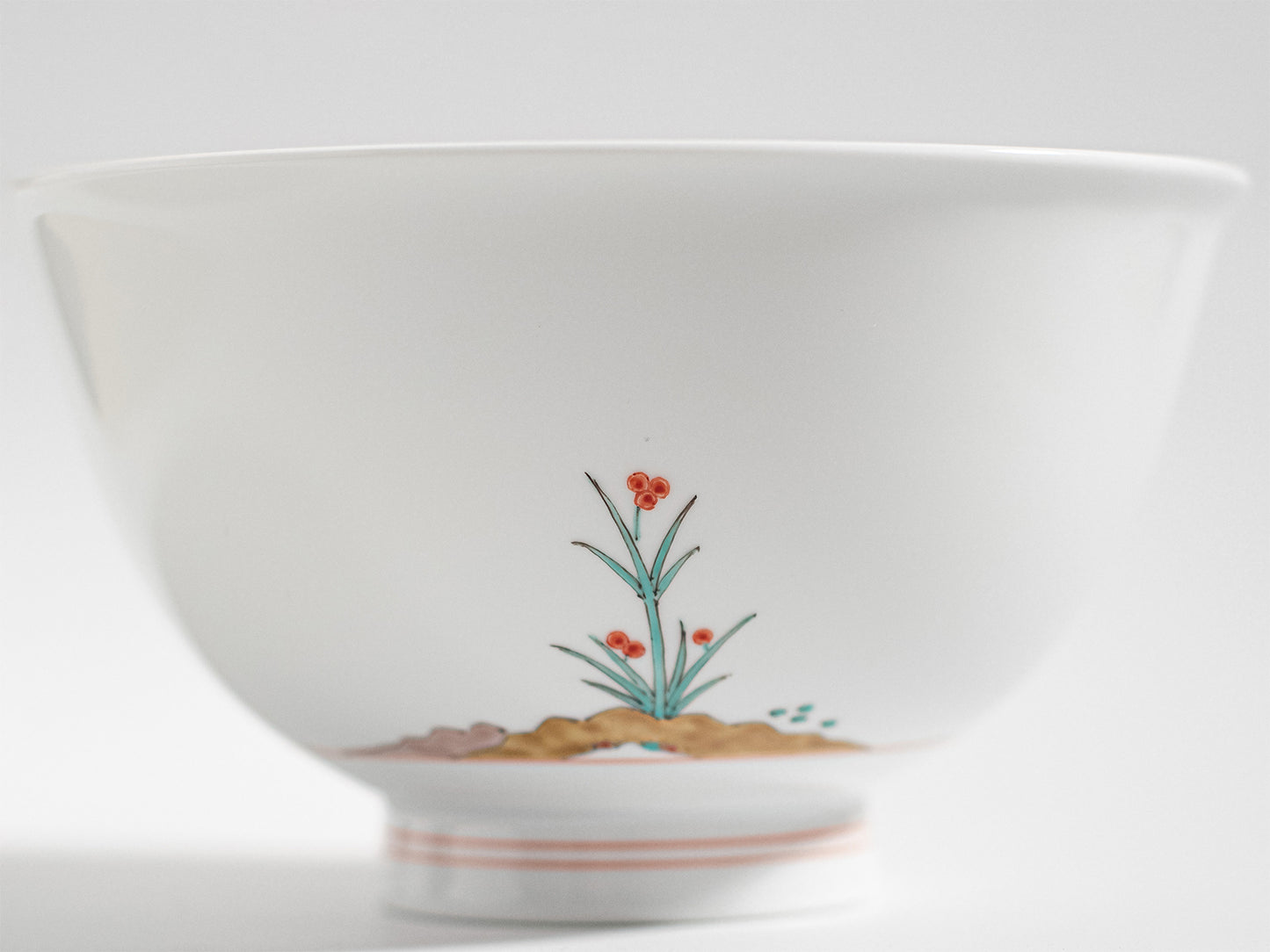 Arita Ware: Large Noodle Bowl with Chrysanthemum and Bird Motif