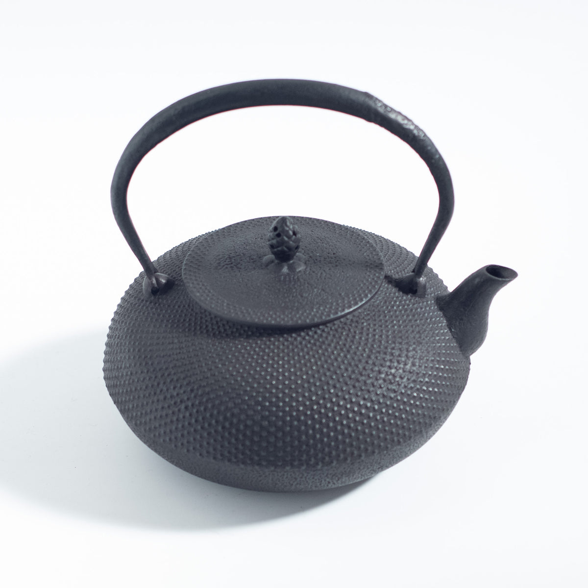 Iron Kettle with Hailstone Pattern and Flat Sacred Jewel Shape