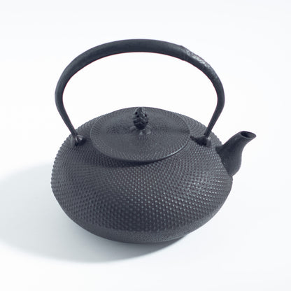 Iron Kettle with Hailstone Pattern and Flat Sacred Jewel Shape