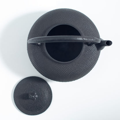 Iron Kettle with Hailstone Pattern and Flat Sacred Jewel Shape