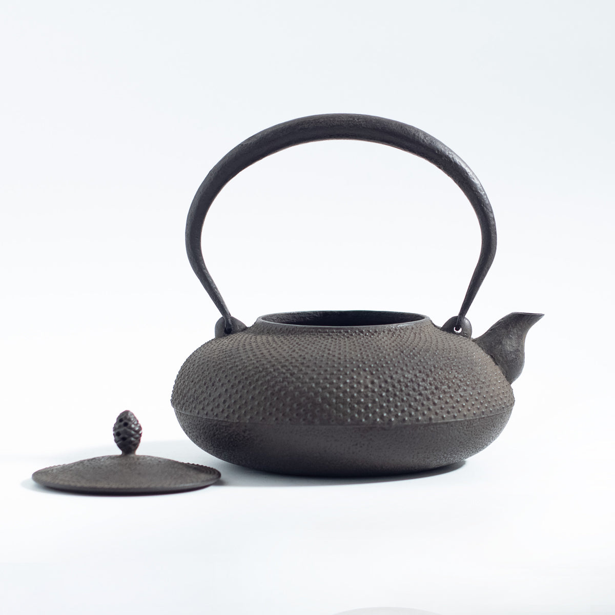 Iron Kettle with Hailstone Pattern and Flat Sacred Jewel Shape