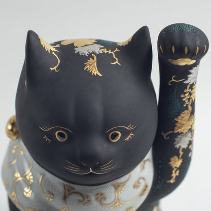 Kutani Ware: Hakkinmori Aoshirochibu Grape Pattern Maneki-neko Lucky Cat