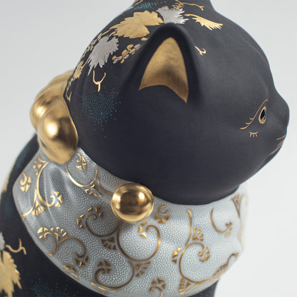 Kutani Ware: Hakkinmori Aoshirochibu Grape Pattern Maneki-neko Lucky Cat