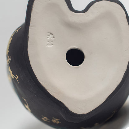 Kutani Ware: Hakkinmori Aoshirochibu Grape Pattern Maneki-neko Lucky Cat